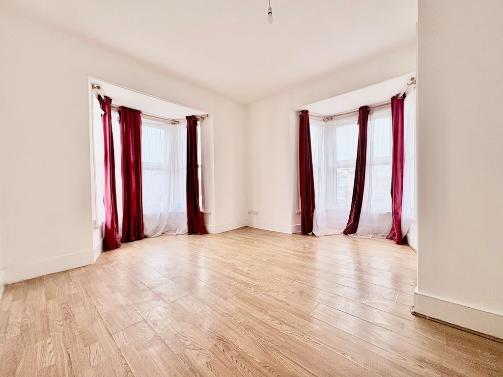 Property photo 1 of 5 Balcony