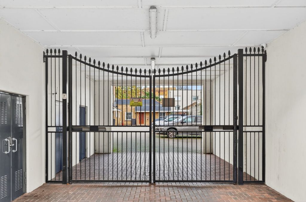 Property photo 2 of 3 Picture No. 01