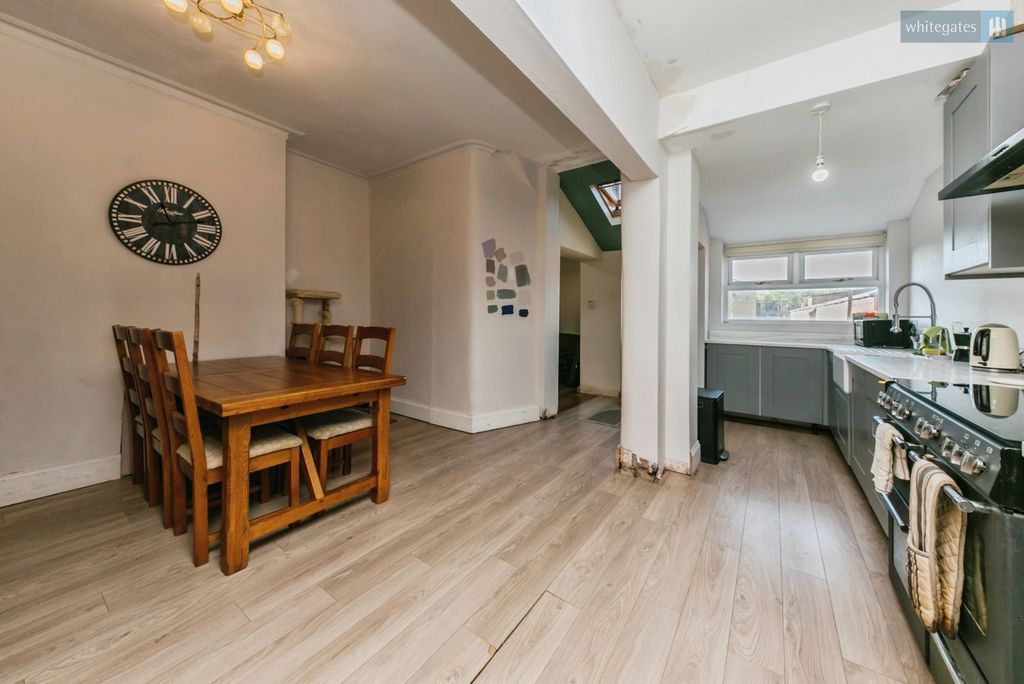 Property photo 3 of 16 Pbox-Img.Jpg
