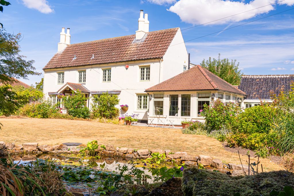 Property photo 2 of 38 Churchside