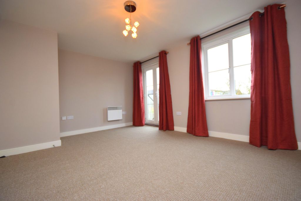 Property photo 3 of 8 Photo 03