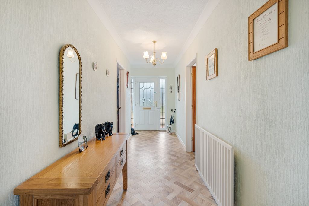 Property photo 2 of 19 4898664