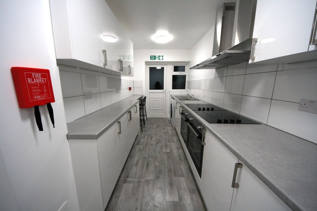 Property photo 3 of 7 4544282