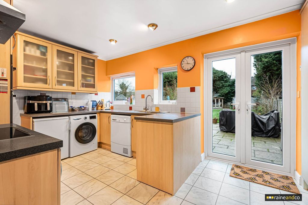 Property photo 2 of 25