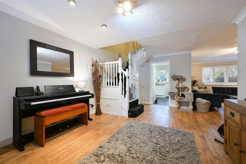 Property photo 3 of 17 Dunnymans Road (9).Jpg