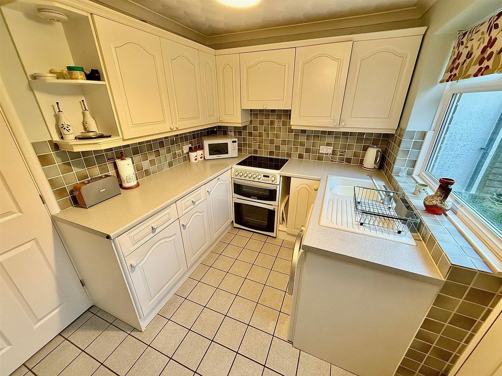 Property photo 3 of 22 Kitchen