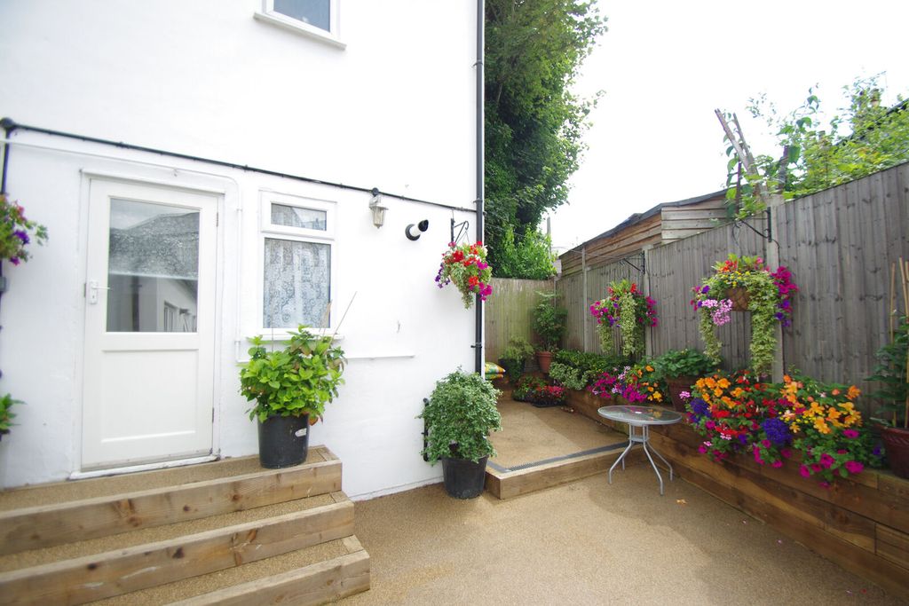 Property photo 3 of 6