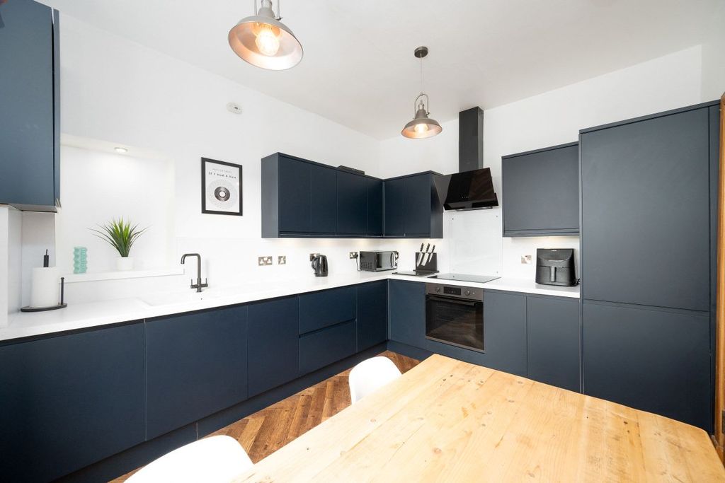 Property photo 3 of 15 Kitchen