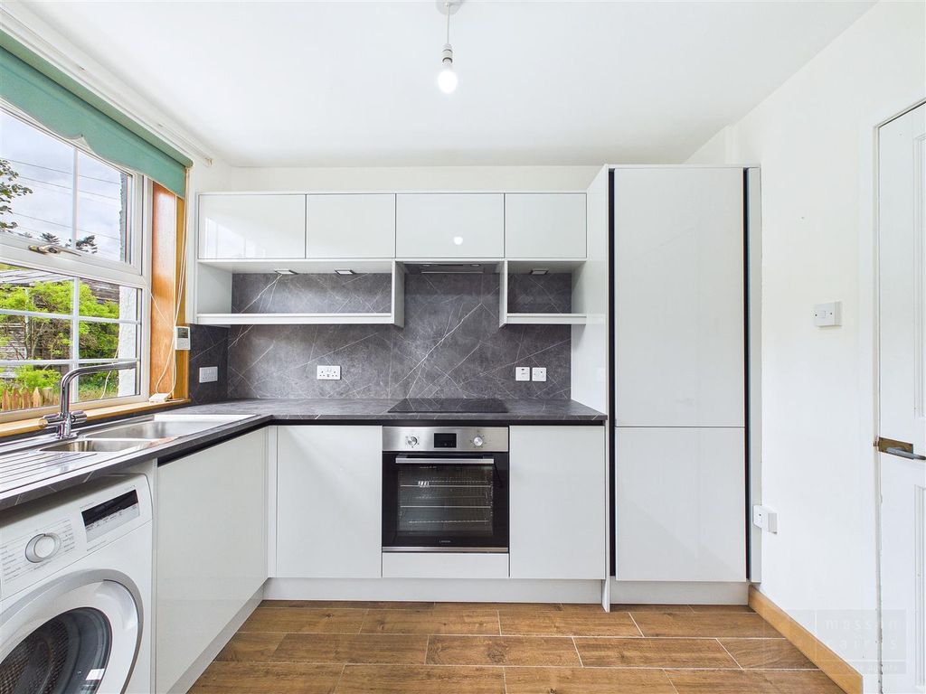 Property photo 3 of 21 Kitchen