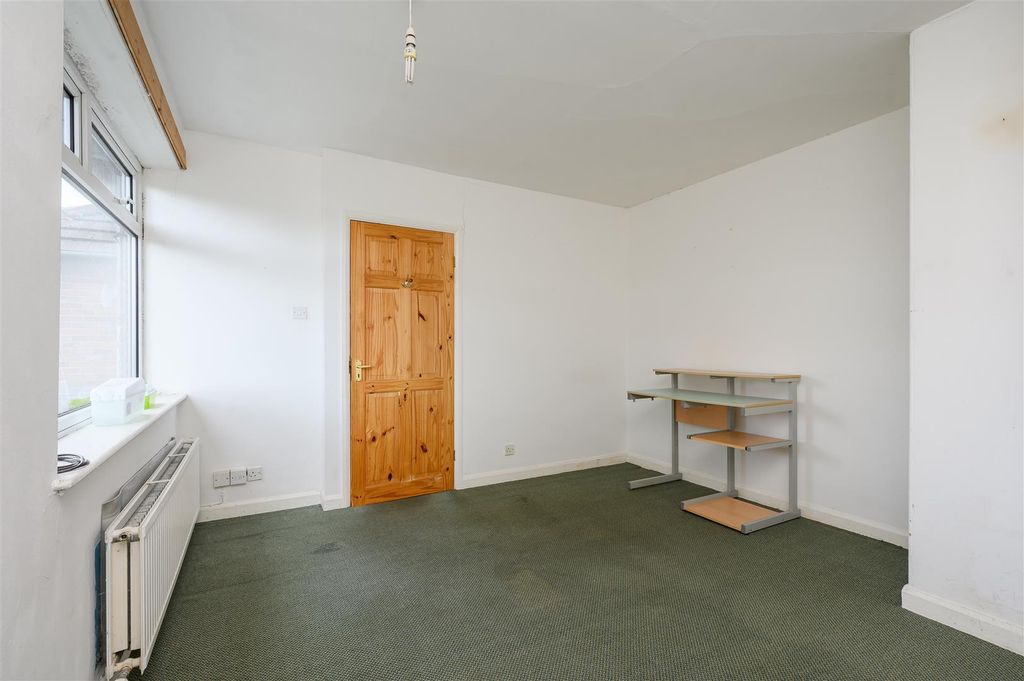 Property photo 2 of 14 Bedroom
