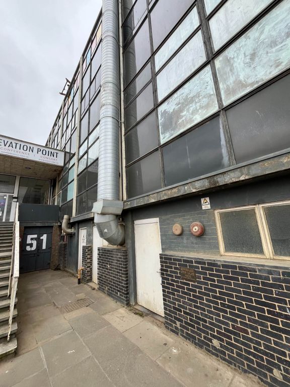 Property photo 2 of 32