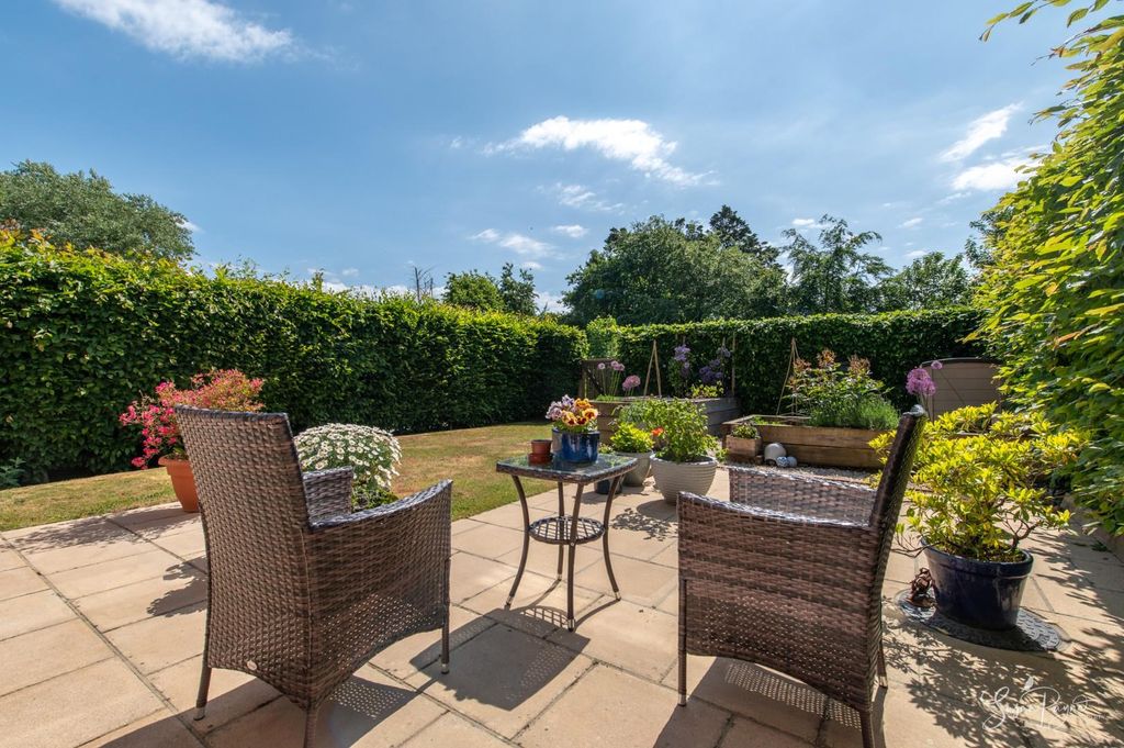 Property photo 3 of 29 Garden