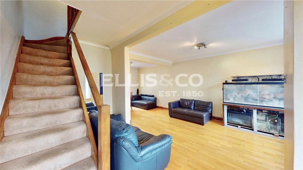 Property photo 2 of 19 Picture No. 15