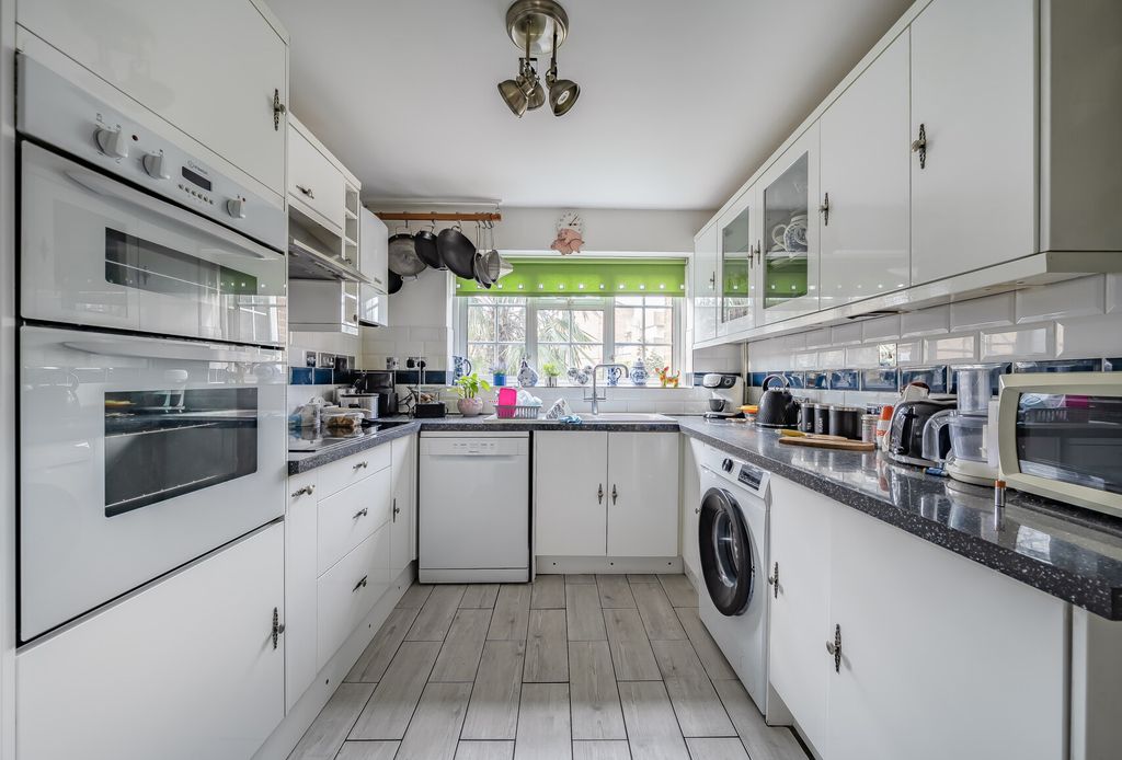 Property photo 3 of 15 1437815-14-69Cbdc...