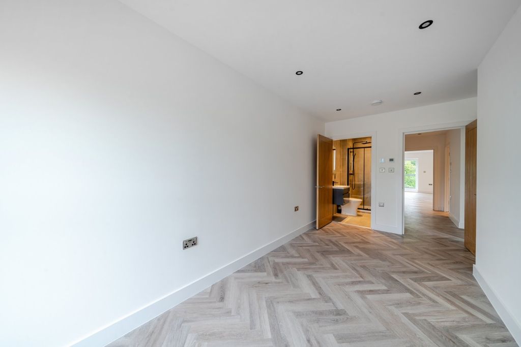 Property photo 3 of 12 Picture No. 06