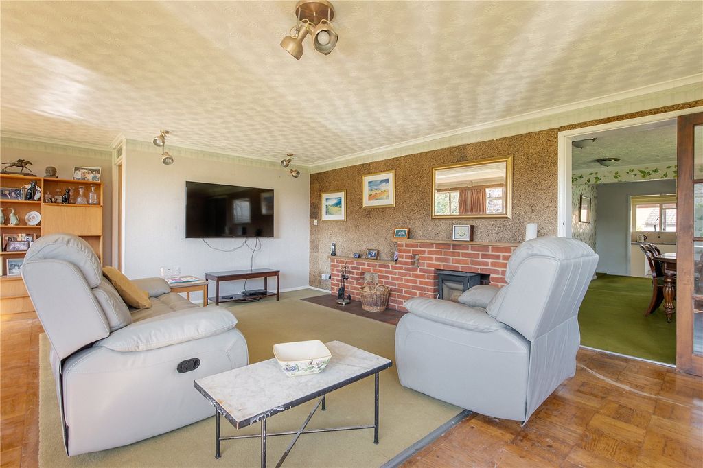 Property photo 3 of 17 Living Room