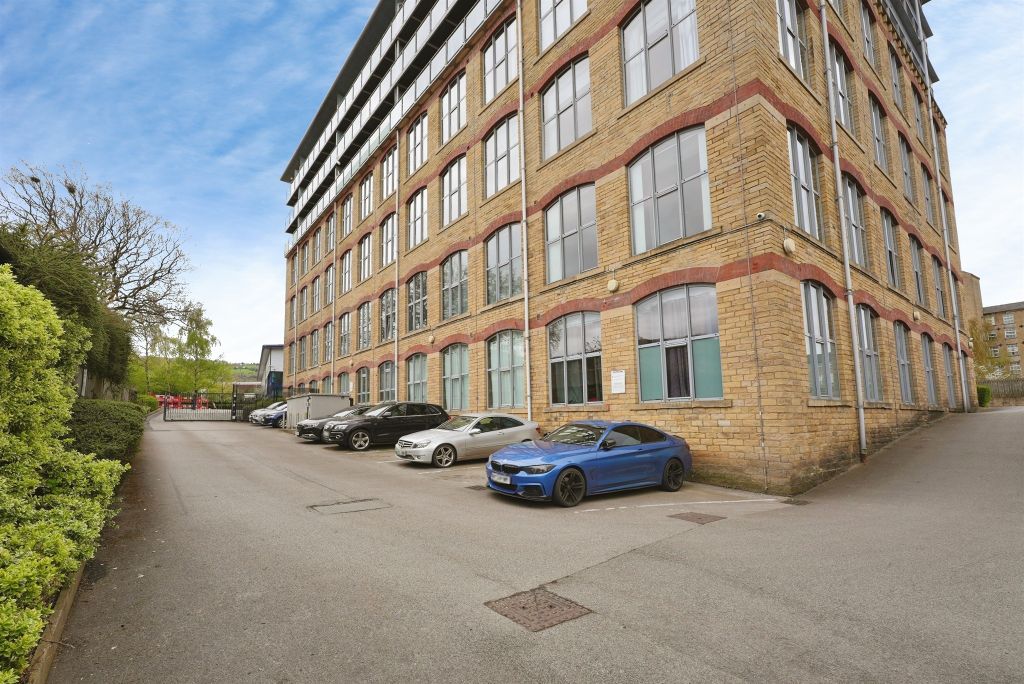 Property photo 1 of 18