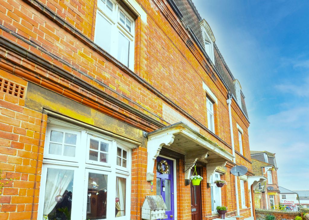 Property photo 2 of 25