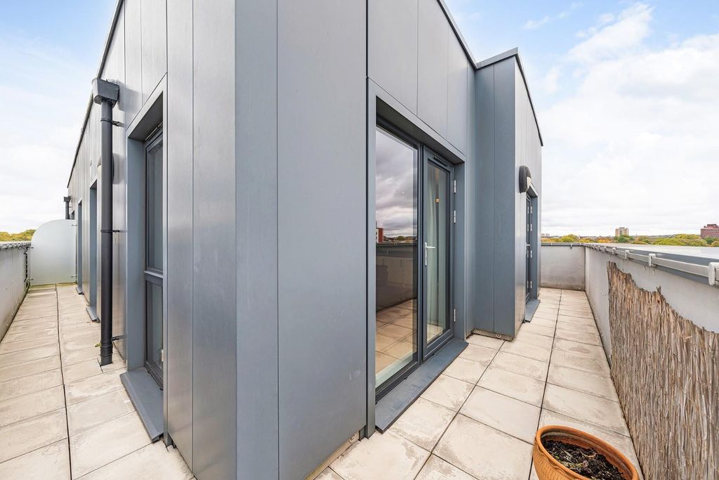 Property photo 2 of 17 Terrace (2).Jpg