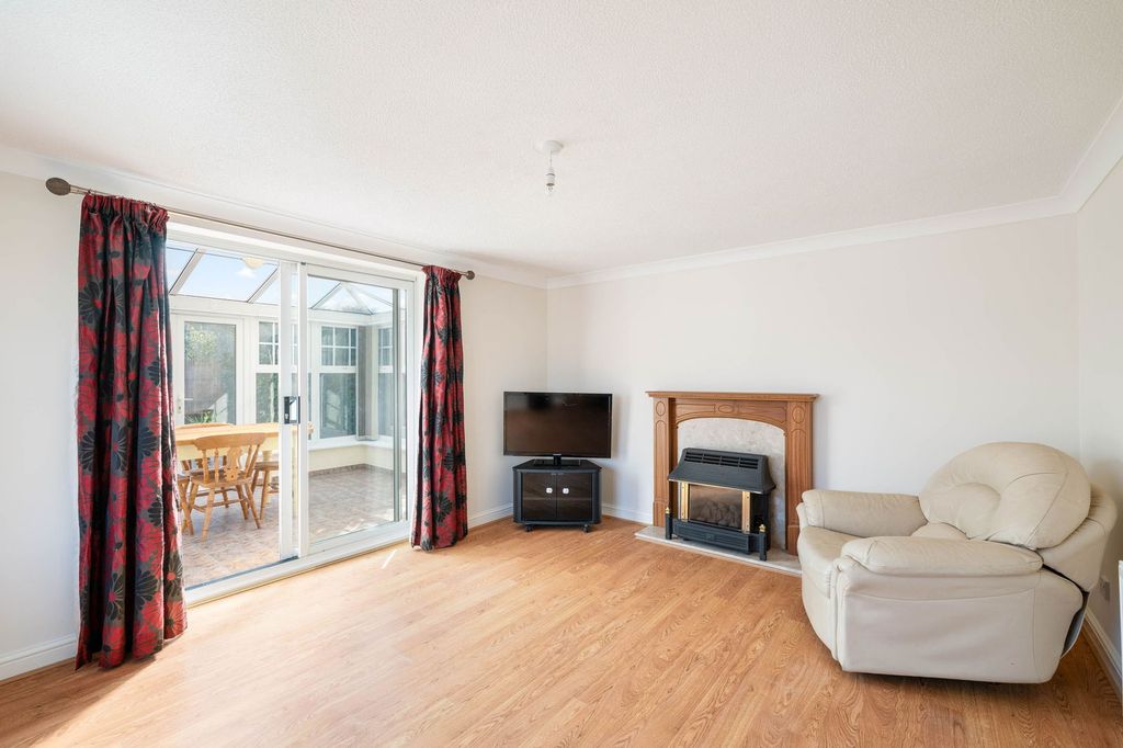 Property photo 3 of 27