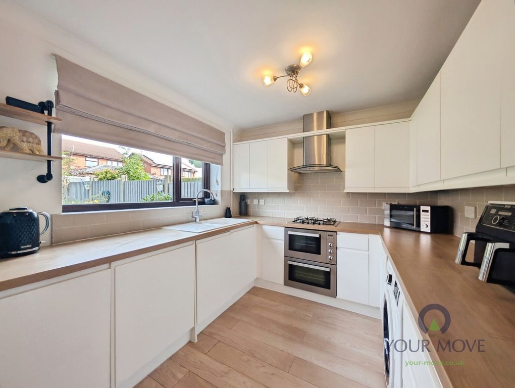 Property photo 3 of 16 Kitchen/Diner