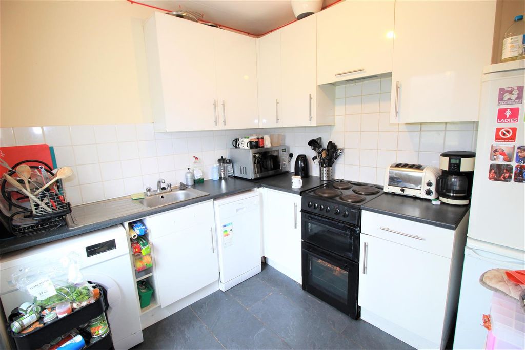 Property photo 1 of 19 Kitchen