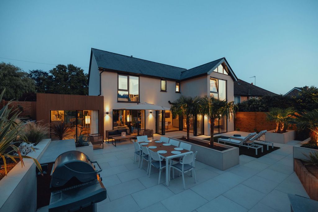 Property photo 1 of 33