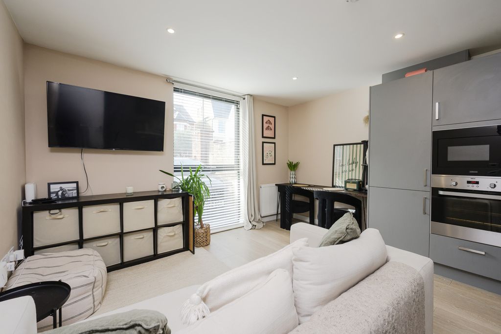 Property photo 3 of 8 Picture No. 02