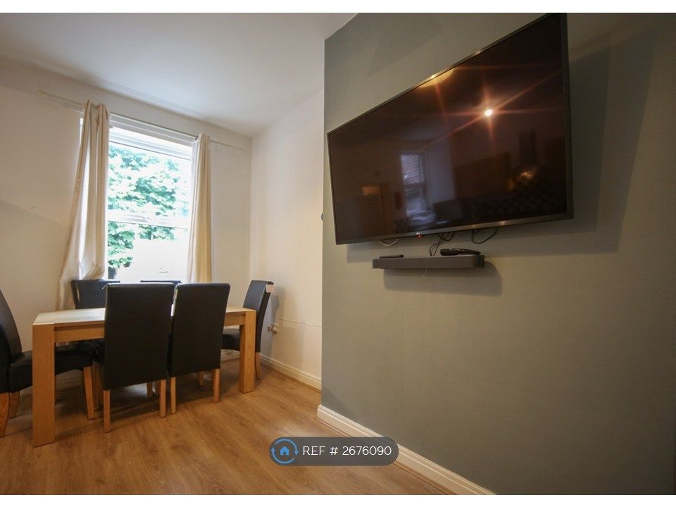 Property photo 3 of 17 Lounge