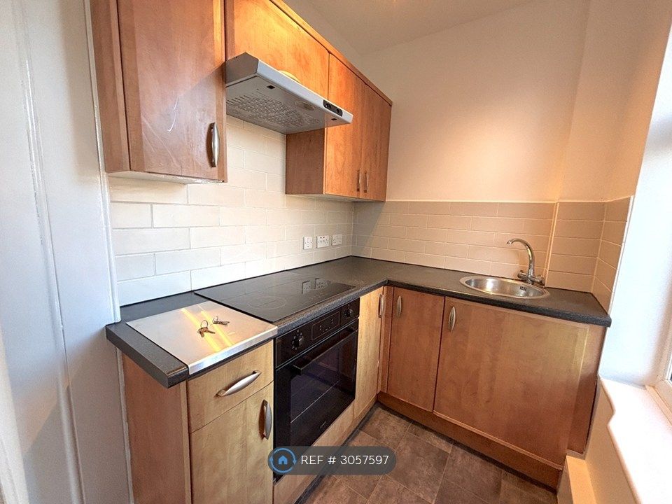 Property photo 3 of 11 Kitchen