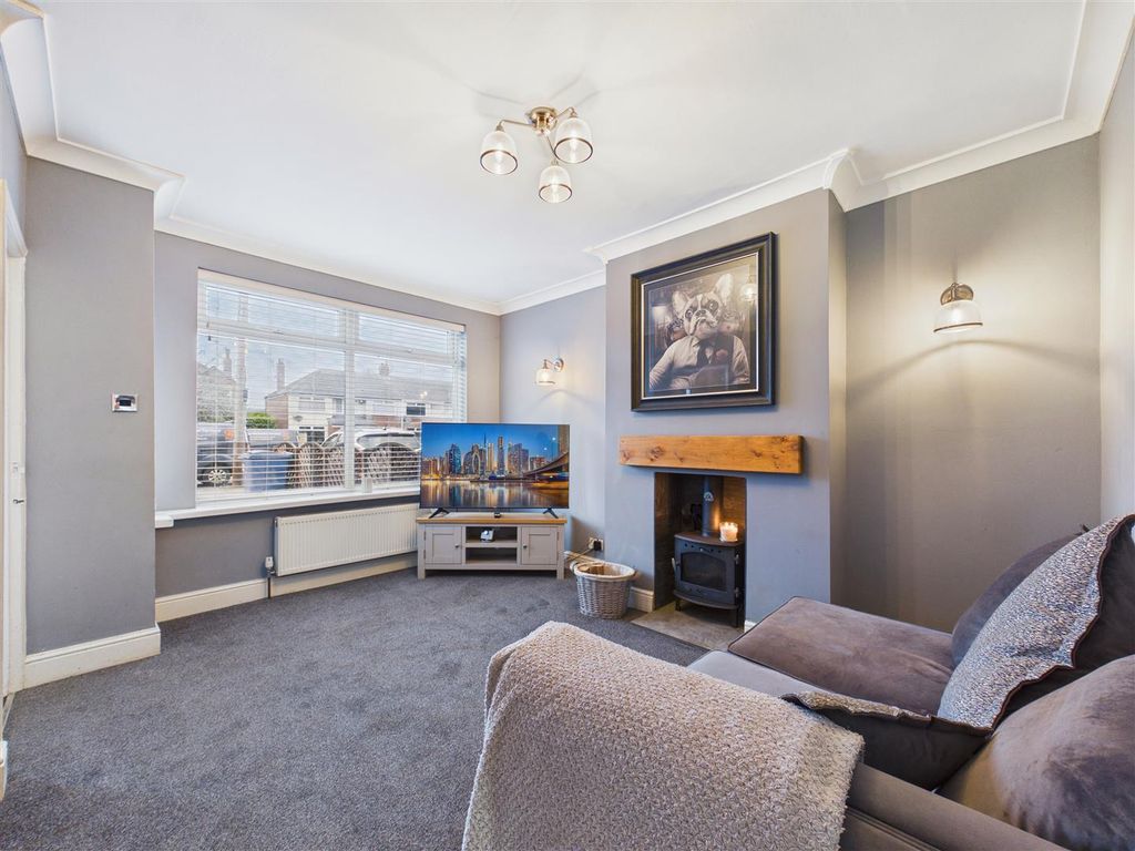 Property photo 3 of 15 Lounge