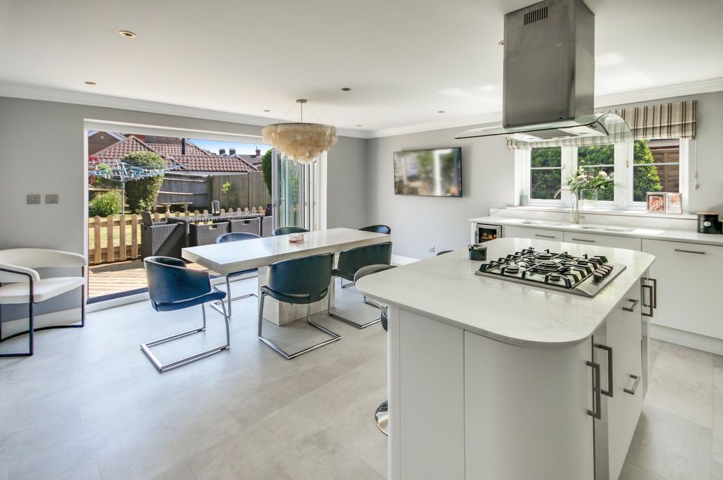 Property photo 2 of 30