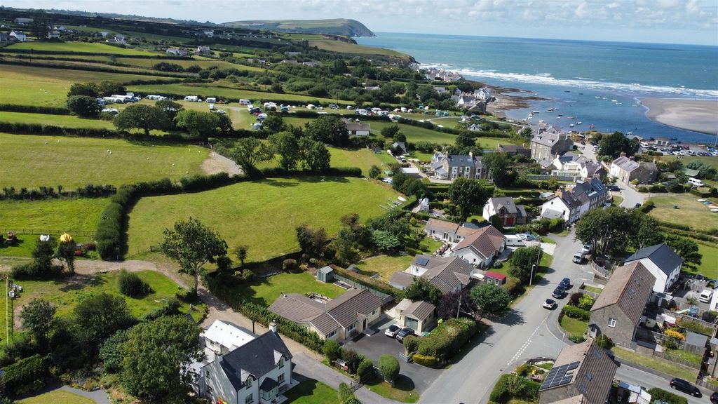 Property photo 3 of 45 Parc Y Nant,, Parrog Road Newport, Pembrokeshire,