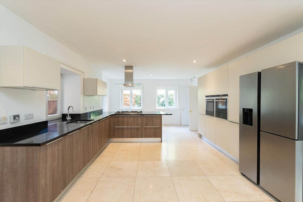 Property photo 2 of 15 Image