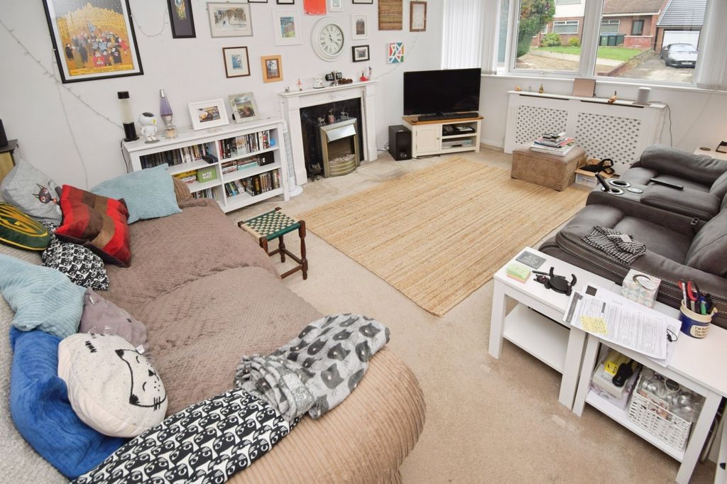 Property photo 3 of 18 Sitting Room