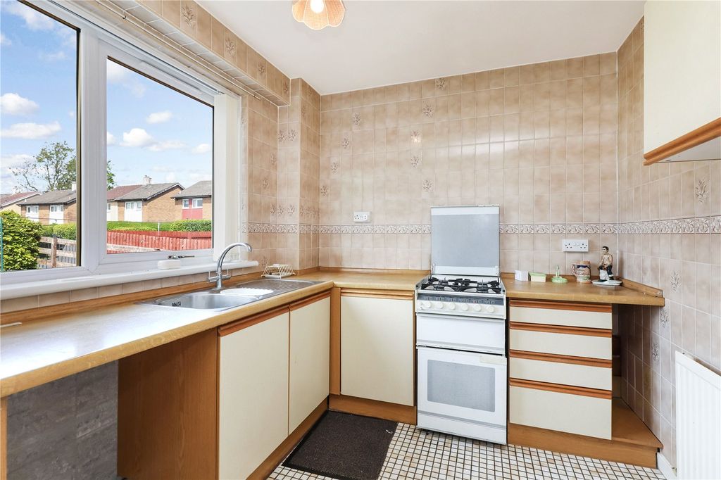 Property photo 3 of 18 Kitchen