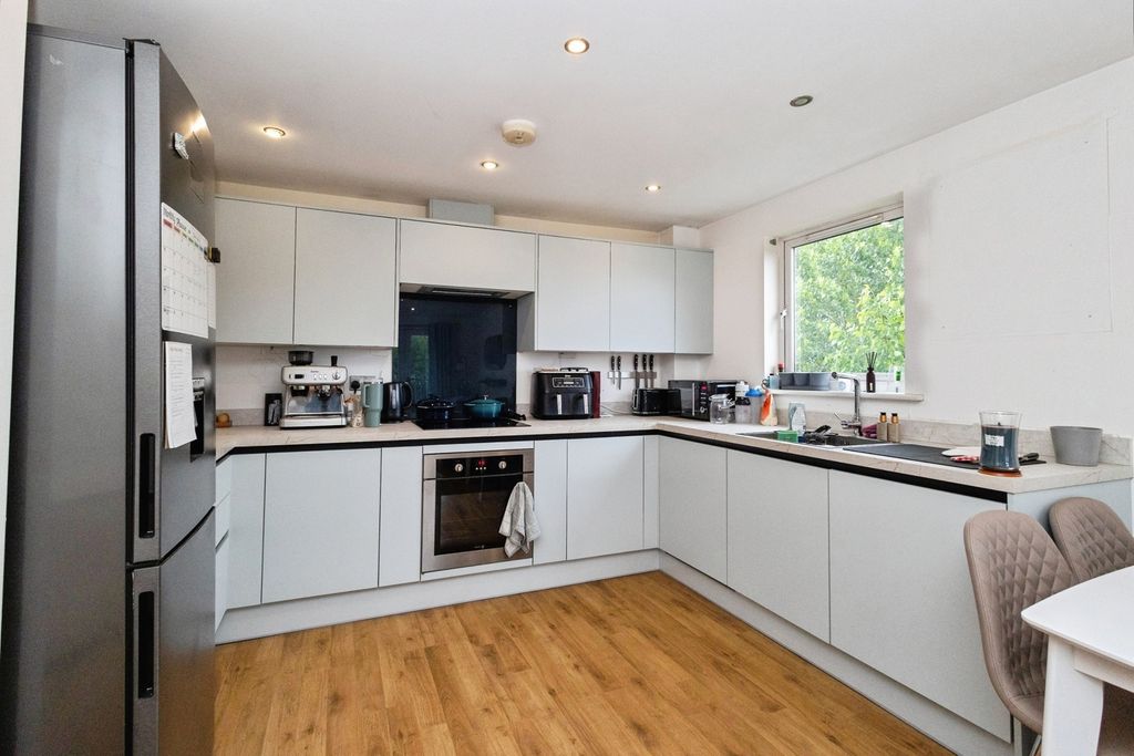 Property photo 3 of 14 Kitchen