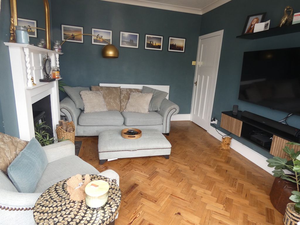 Property photo 2 of 16 Front Lounge