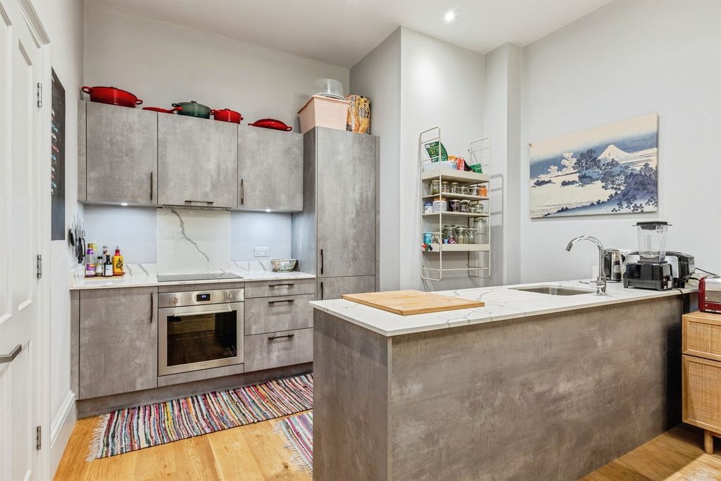 Property photo 2 of 22