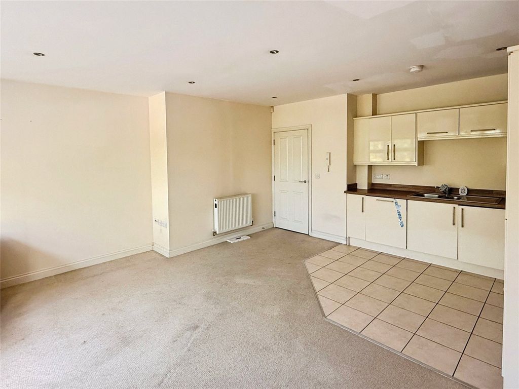 Property photo 3 of 8 Picture No. 12