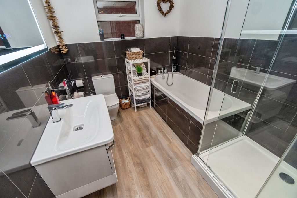 Property photo 3 of 22 Pbox-Img.Jpg