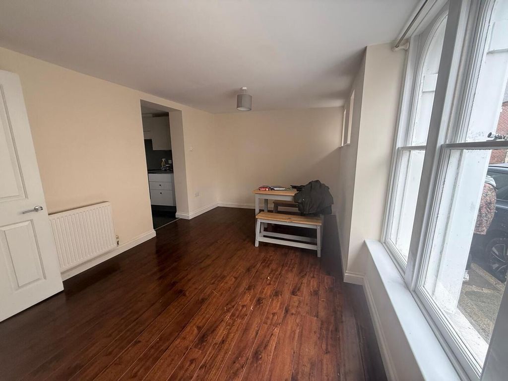 Property photo 3 of 7 Living Room