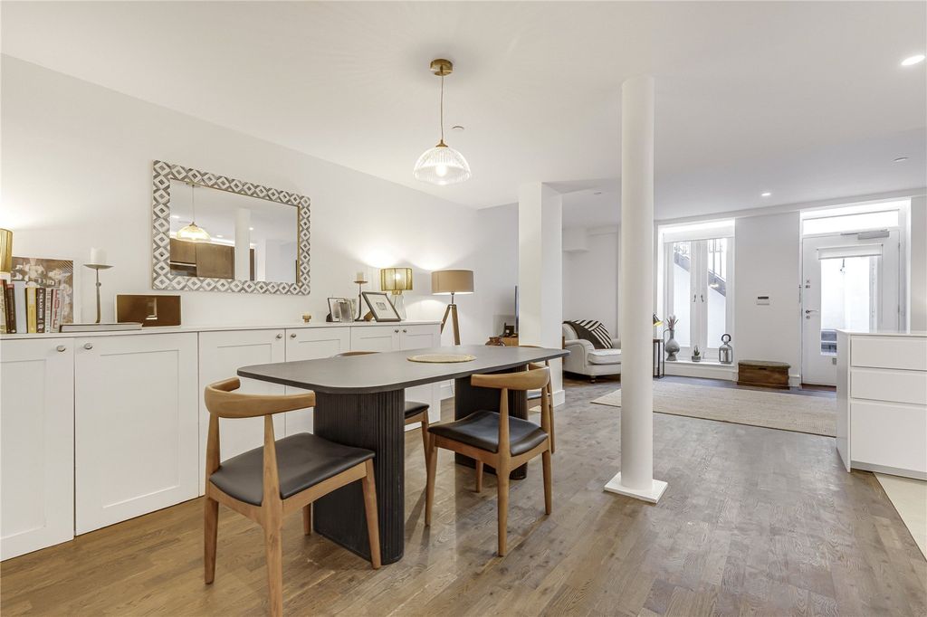 Property photo 1 of 17 Reception/Kitchen