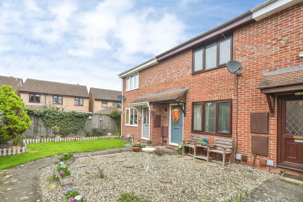 Property photo 2 of 21 Front