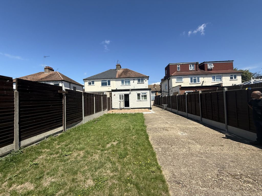 Property photo 1 of 9 4 Bed Semi-Detached House To Rent Sipson Lane, Harlington Ub3