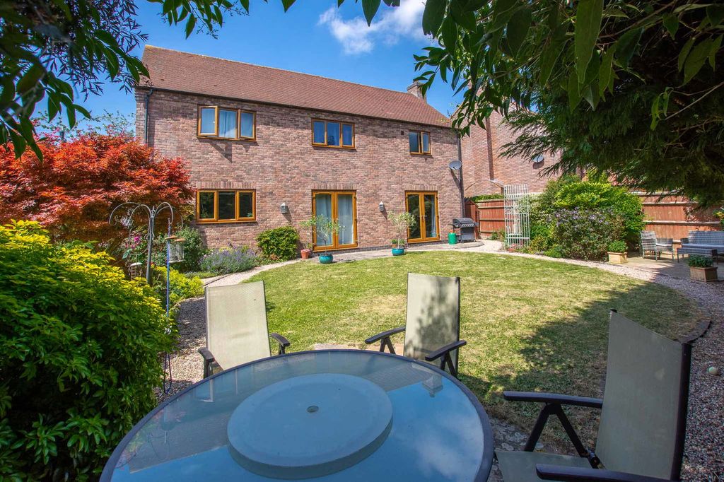 Property photo 2 of 54