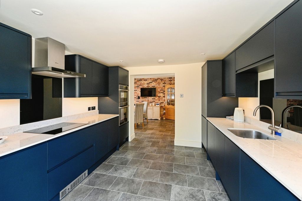 Property photo 2 of 15 Pbox-Img.Jpg