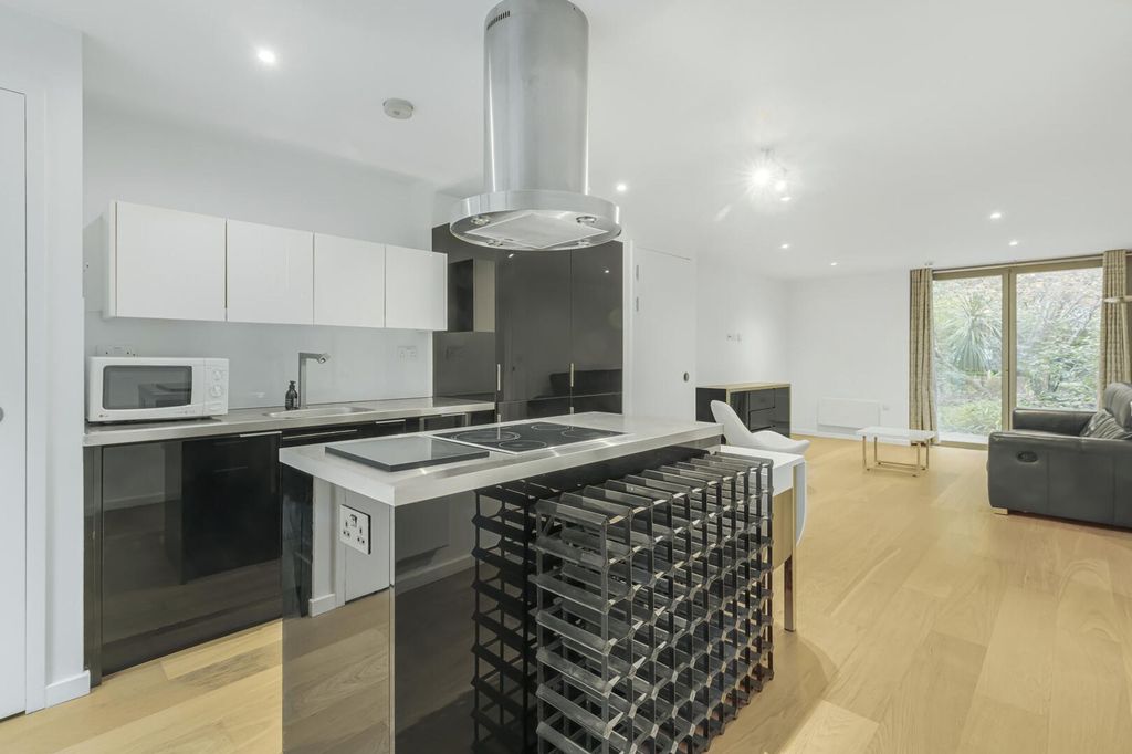 Property photo 1 of 7 Kitchen