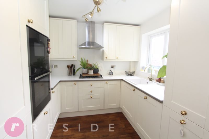 Property photo 3 of 24 Kitchen