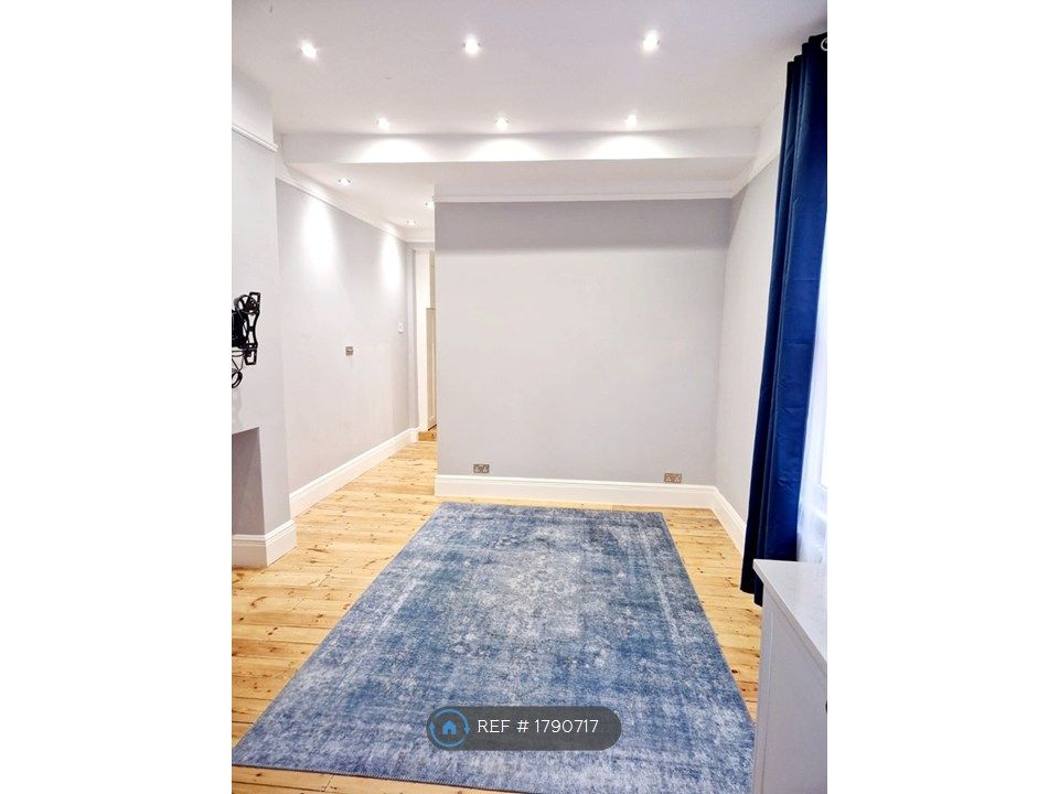 Property photo 1 of 21 Large Open Plan Living Space